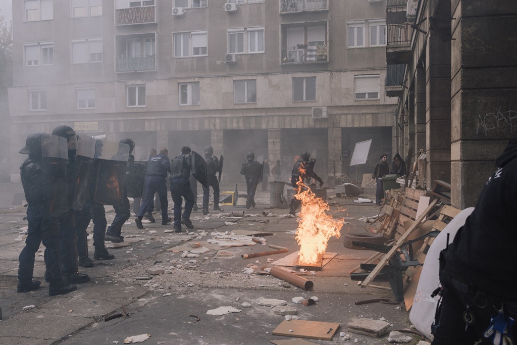 Cigiszünet Tarr Bélával – Beton.Hofi: Tarr Béla - Filmtekercs.hu
